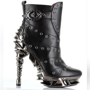 Hades Raven Stelettios